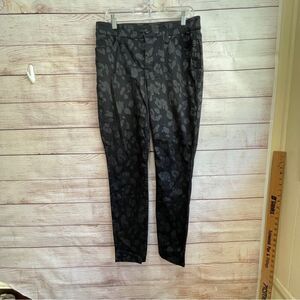 CHICOS SECRET STRETCH‎ COATED LEOPARD PRINT PANTS IN BLACK